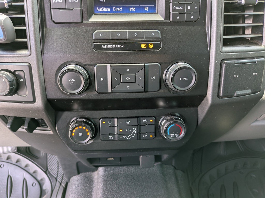 Ford Super Duty F-250 SRW Vehicle Full-screen Gallery Image 19