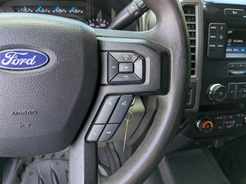 Ford Super Duty F-250 SRW Vehicle Full-screen Gallery Image 24
