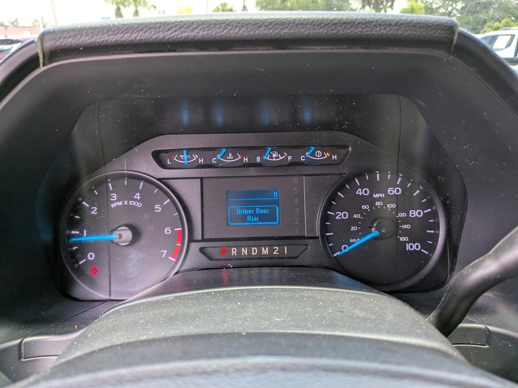 Ford Super Duty F-250 SRW Vehicle Full-screen Gallery Image 27