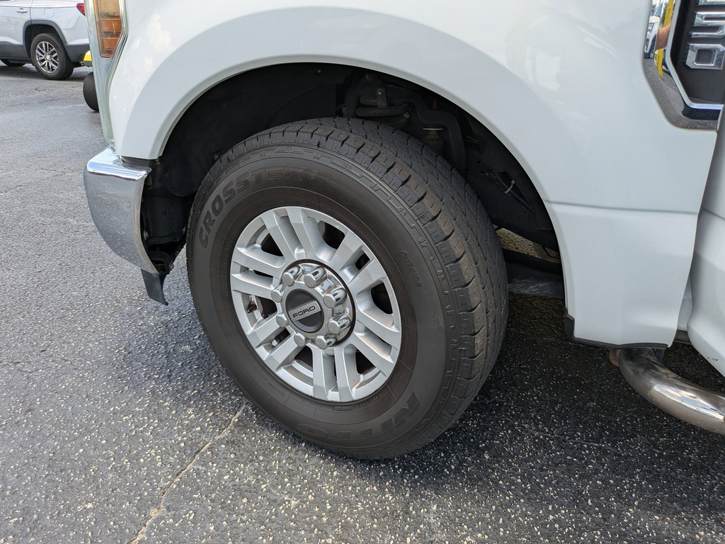 Ford Super Duty F-250 SRW Vehicle Full-screen Gallery Image 28