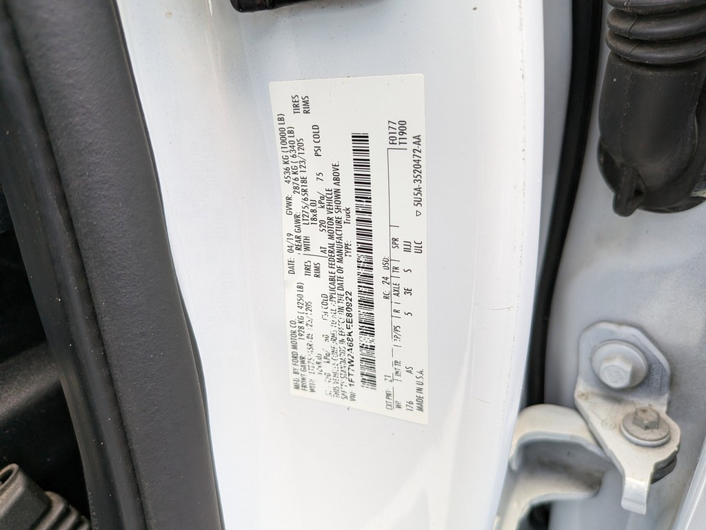 Ford Super Duty F-250 SRW Vehicle Full-screen Gallery Image 29