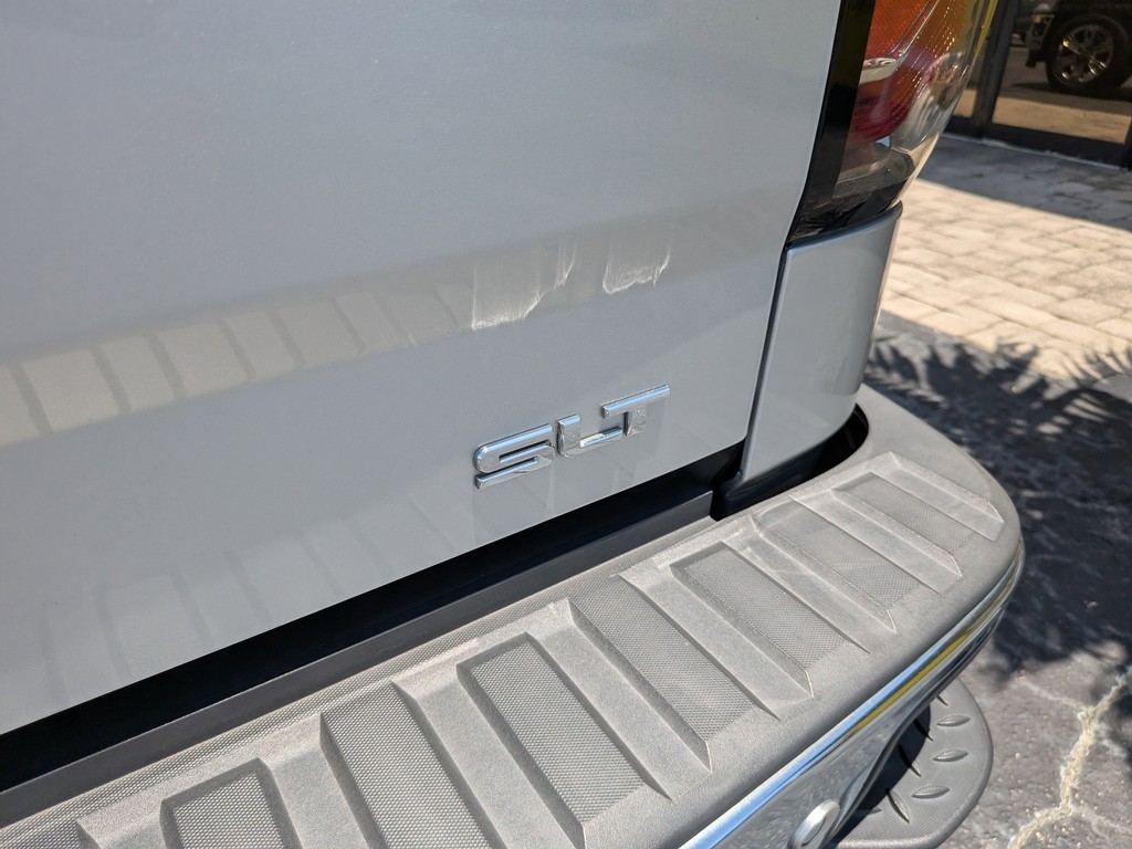 GMC Sierra 1500 Vehicle Full-screen Gallery Image 07