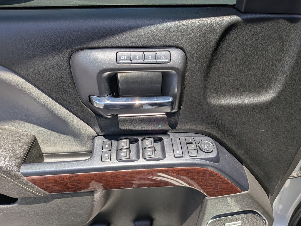 GMC Sierra 1500 Vehicle Full-screen Gallery Image 15