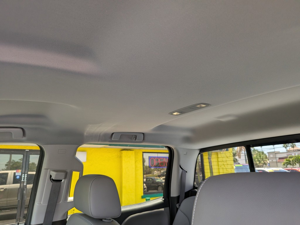 GMC Sierra 1500 Vehicle Full-screen Gallery Image 18