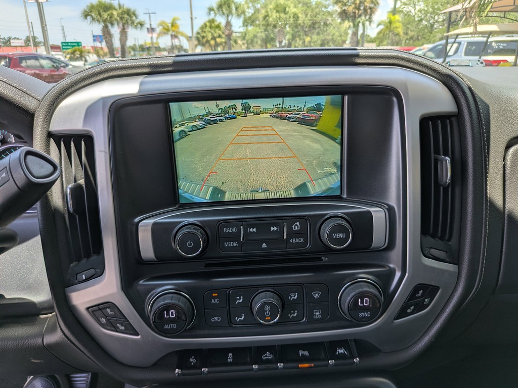 GMC Sierra 1500 Vehicle Full-screen Gallery Image 21