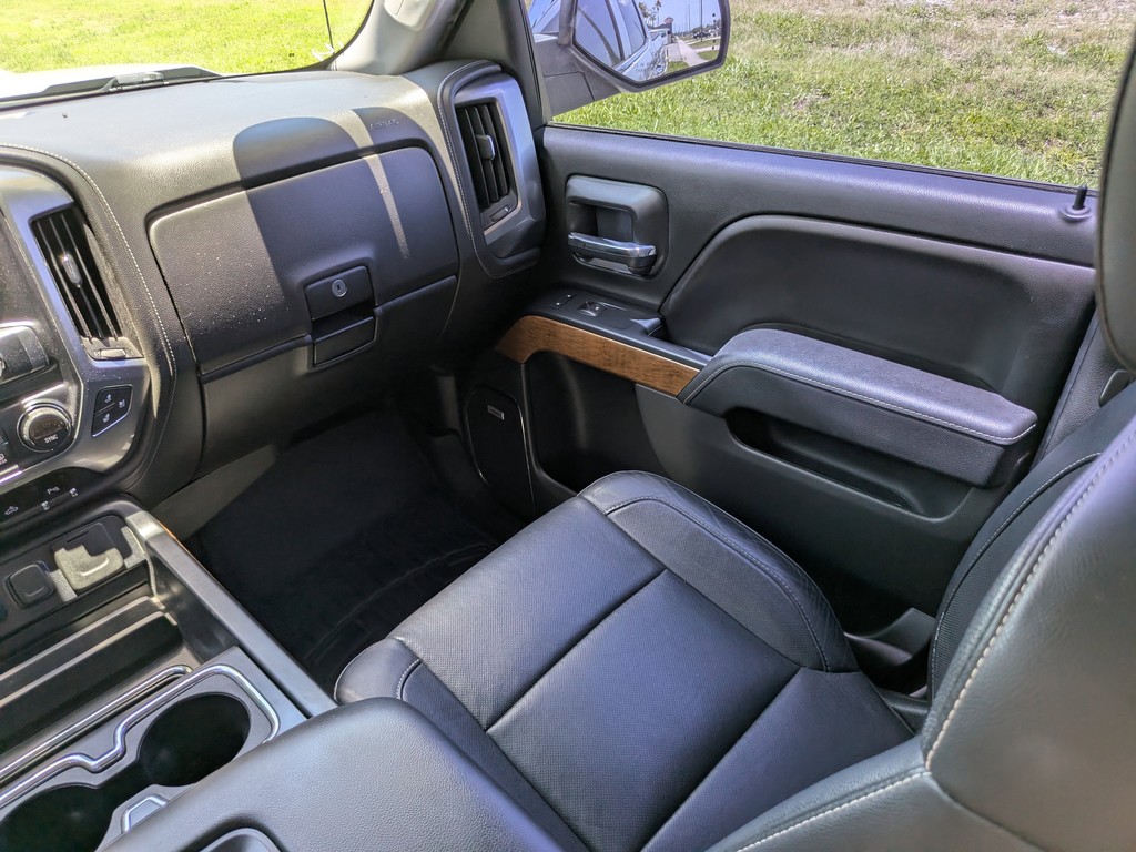 Chevrolet Silverado 1500 Vehicle Full-screen Gallery Image 11