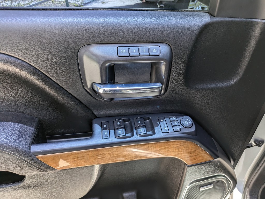 Chevrolet Silverado 1500 Vehicle Full-screen Gallery Image 13