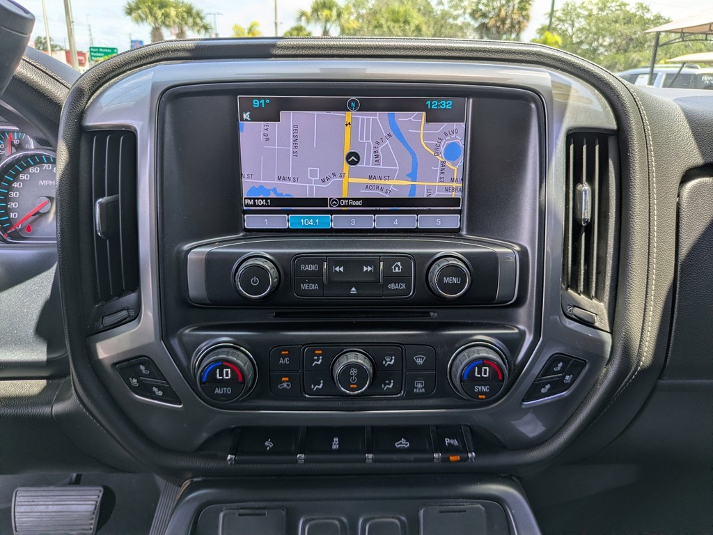 Chevrolet Silverado 1500 Vehicle Full-screen Gallery Image 17