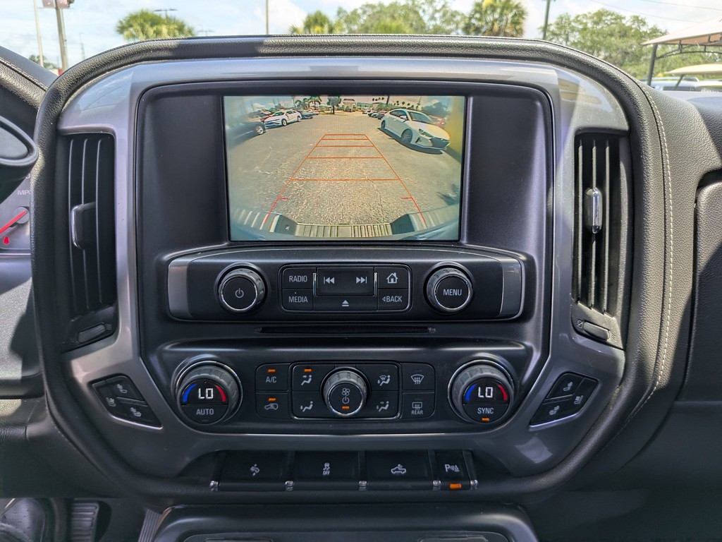 Chevrolet Silverado 1500 Vehicle Full-screen Gallery Image 18