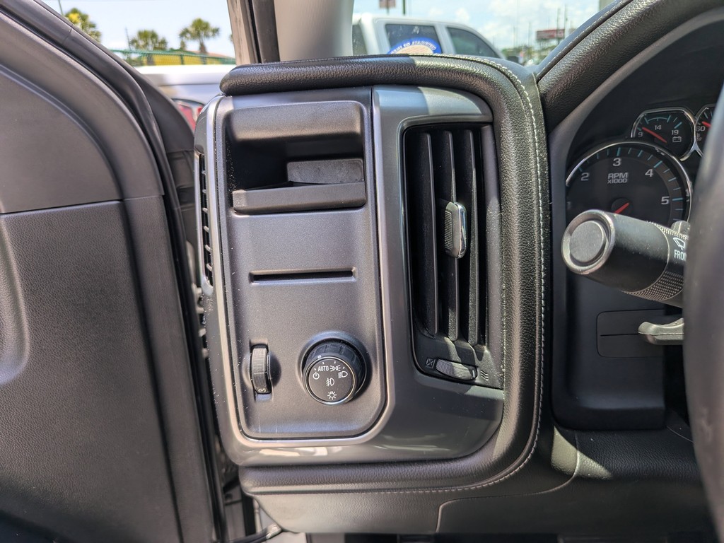 Chevrolet Silverado 1500 Vehicle Full-screen Gallery Image 23