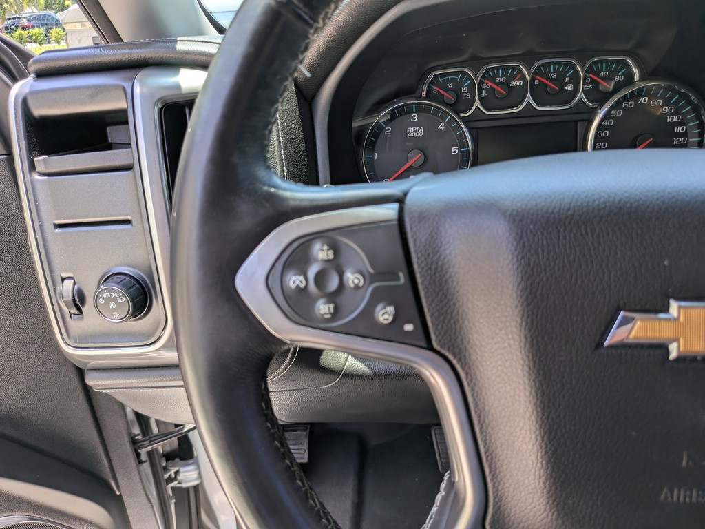 Chevrolet Silverado 1500 Vehicle Full-screen Gallery Image 25