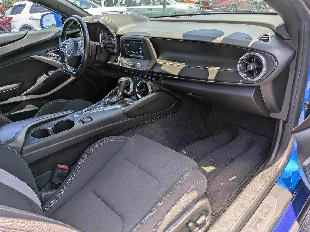 Chevrolet Camaro Vehicle Full-screen Gallery Image 09