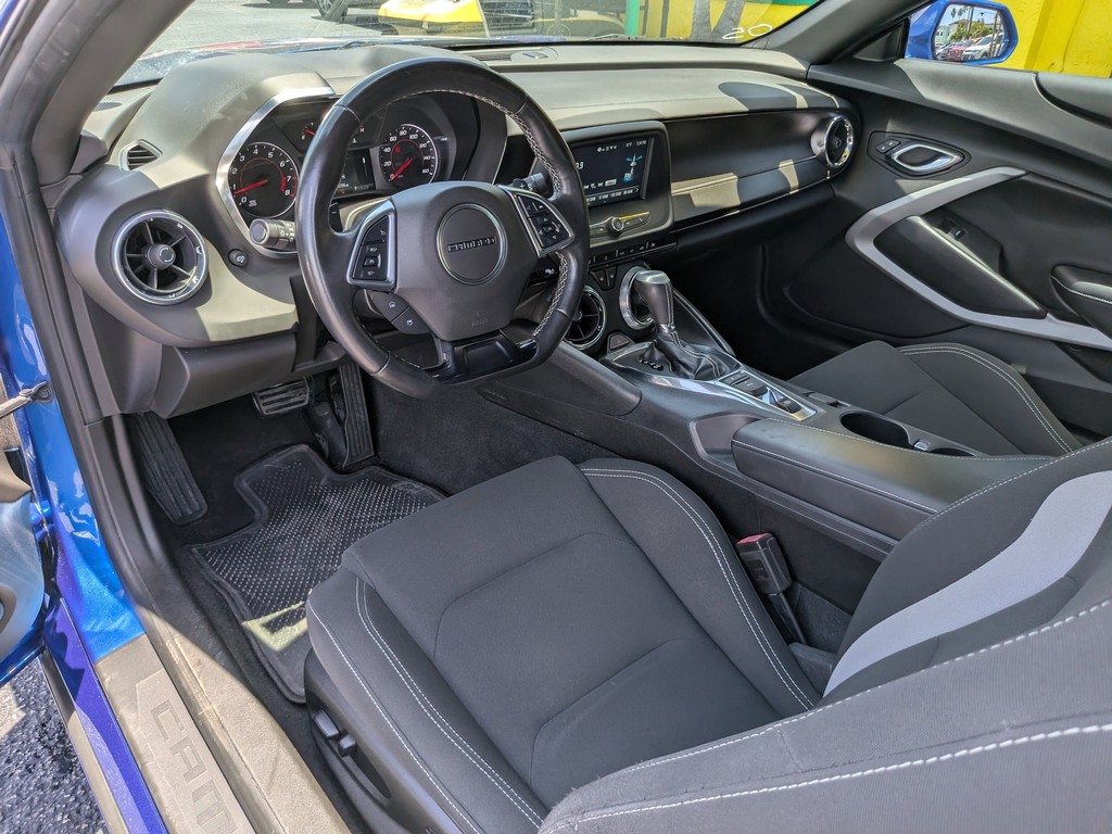 Chevrolet Camaro Vehicle Full-screen Gallery Image 10