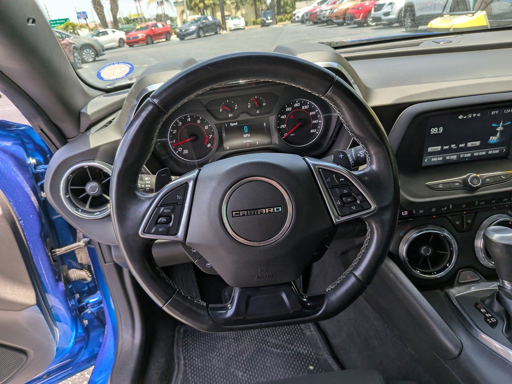 Chevrolet Camaro Vehicle Full-screen Gallery Image 11