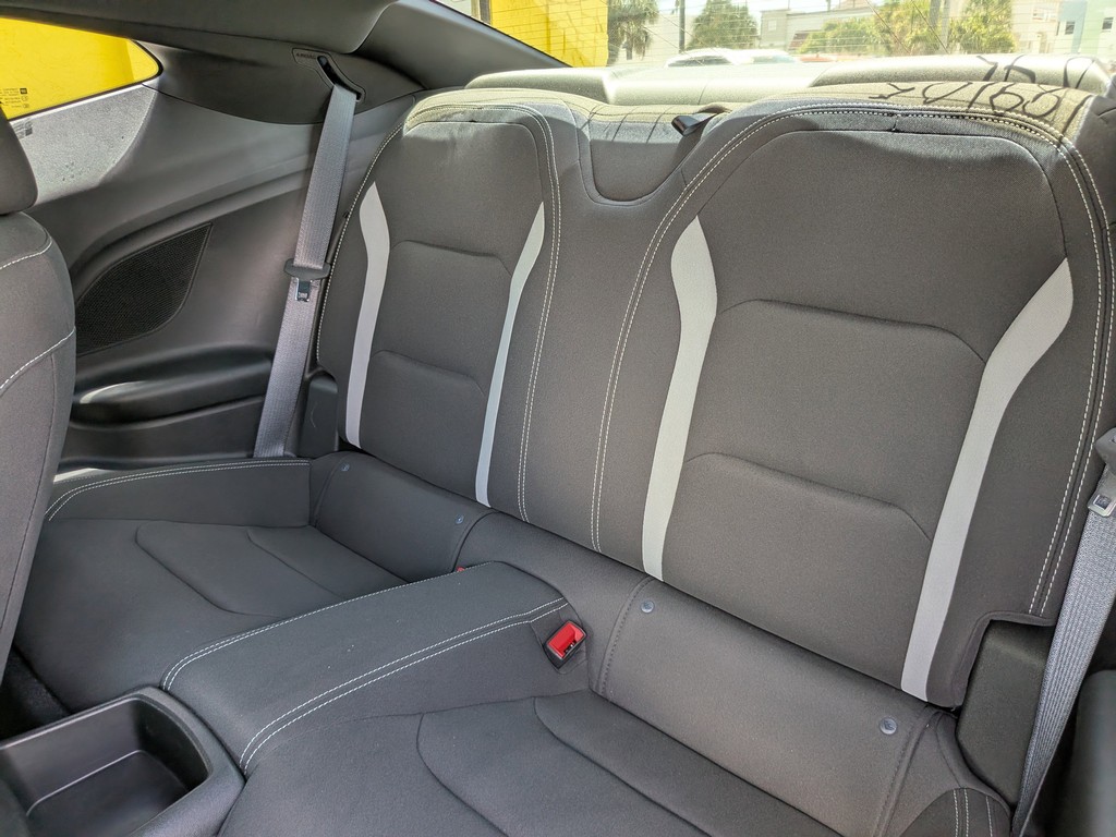 Chevrolet Camaro Vehicle Full-screen Gallery Image 14