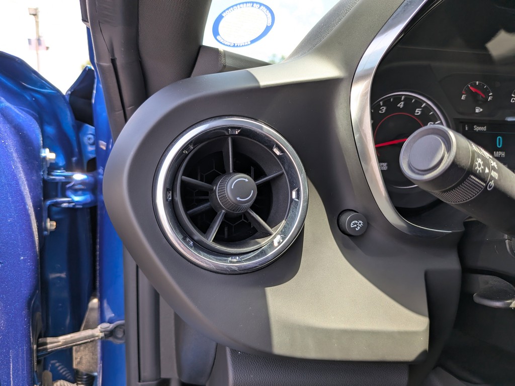 Chevrolet Camaro Vehicle Full-screen Gallery Image 24
