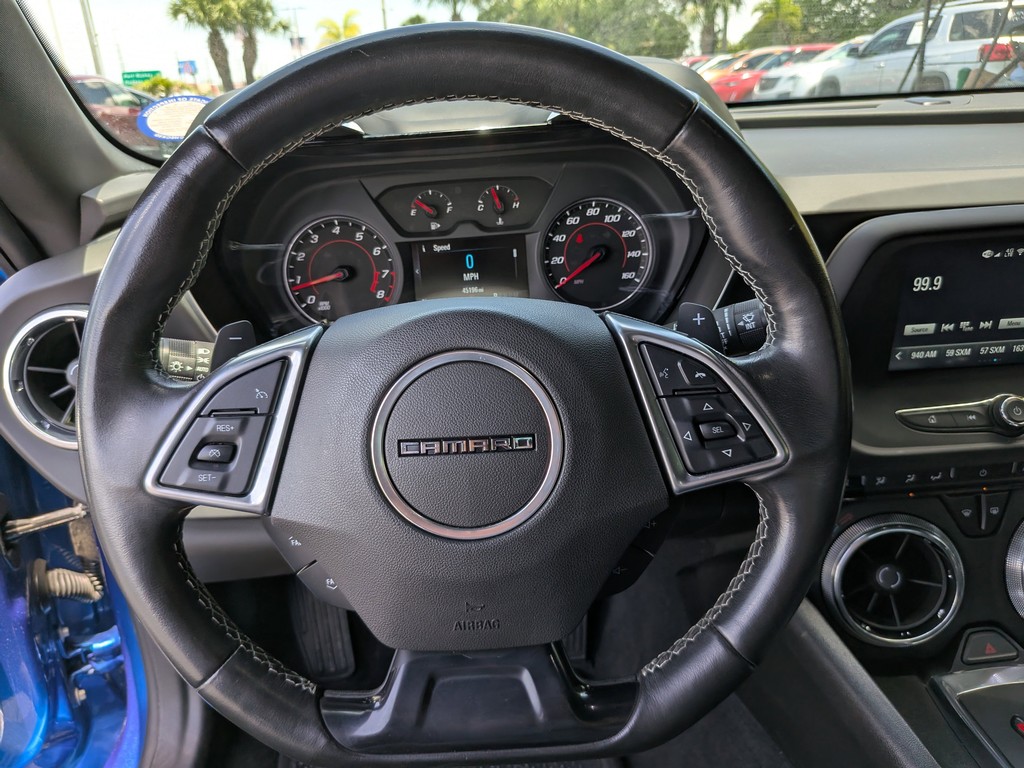 Chevrolet Camaro Vehicle Full-screen Gallery Image 25