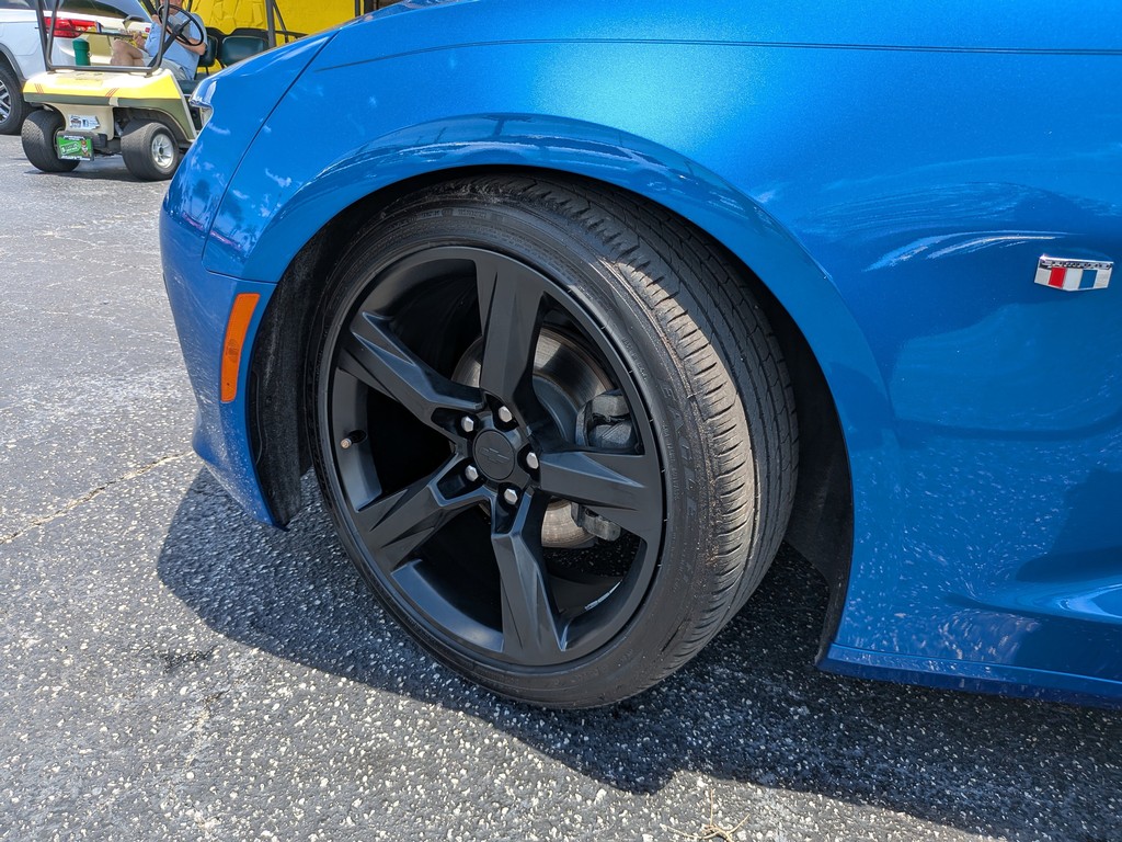 Chevrolet Camaro Vehicle Full-screen Gallery Image 31
