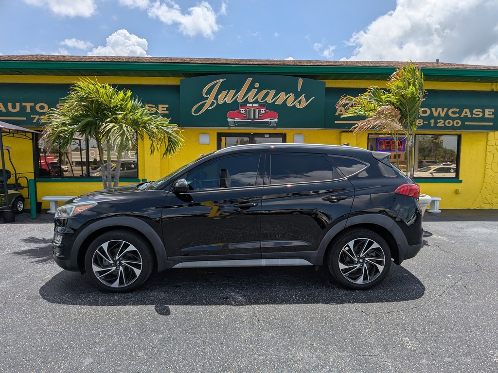 Hyundai Tucson Vehicle Full-screen Gallery Image 02