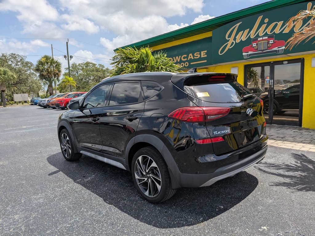 Hyundai Tucson Vehicle Full-screen Gallery Image 03