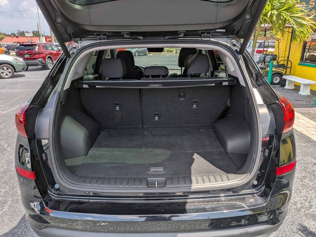 Hyundai Tucson Vehicle Full-screen Gallery Image 09