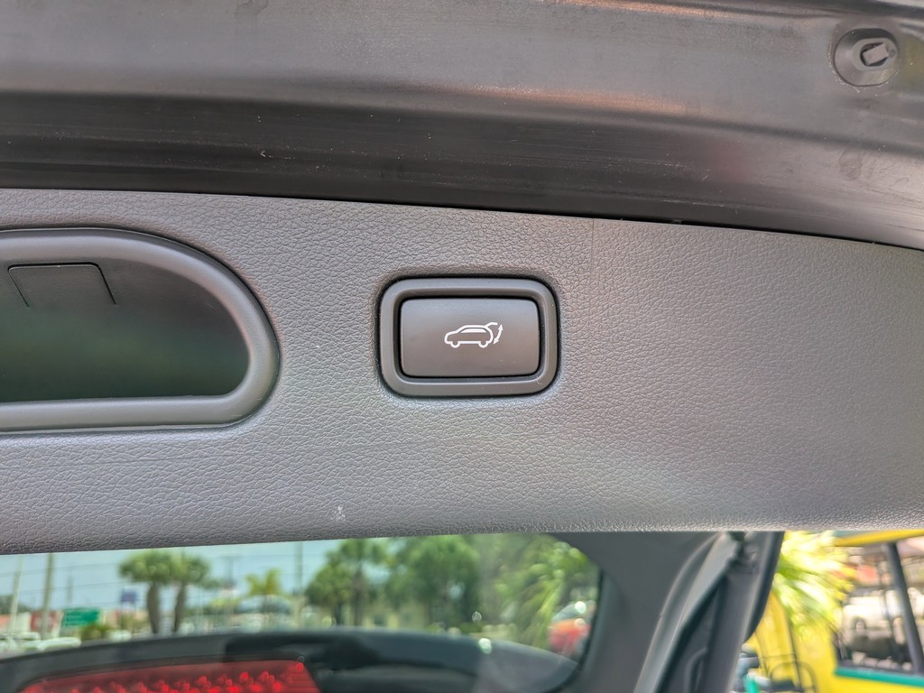 Hyundai Tucson Vehicle Full-screen Gallery Image 10