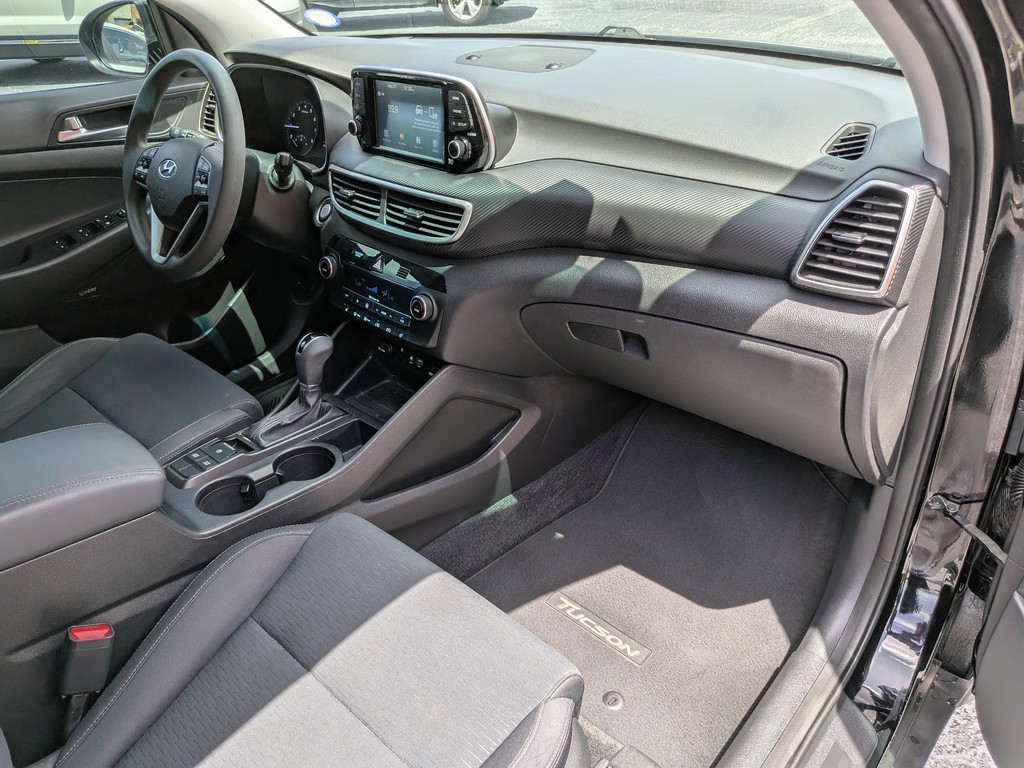 Hyundai Tucson Vehicle Full-screen Gallery Image 11