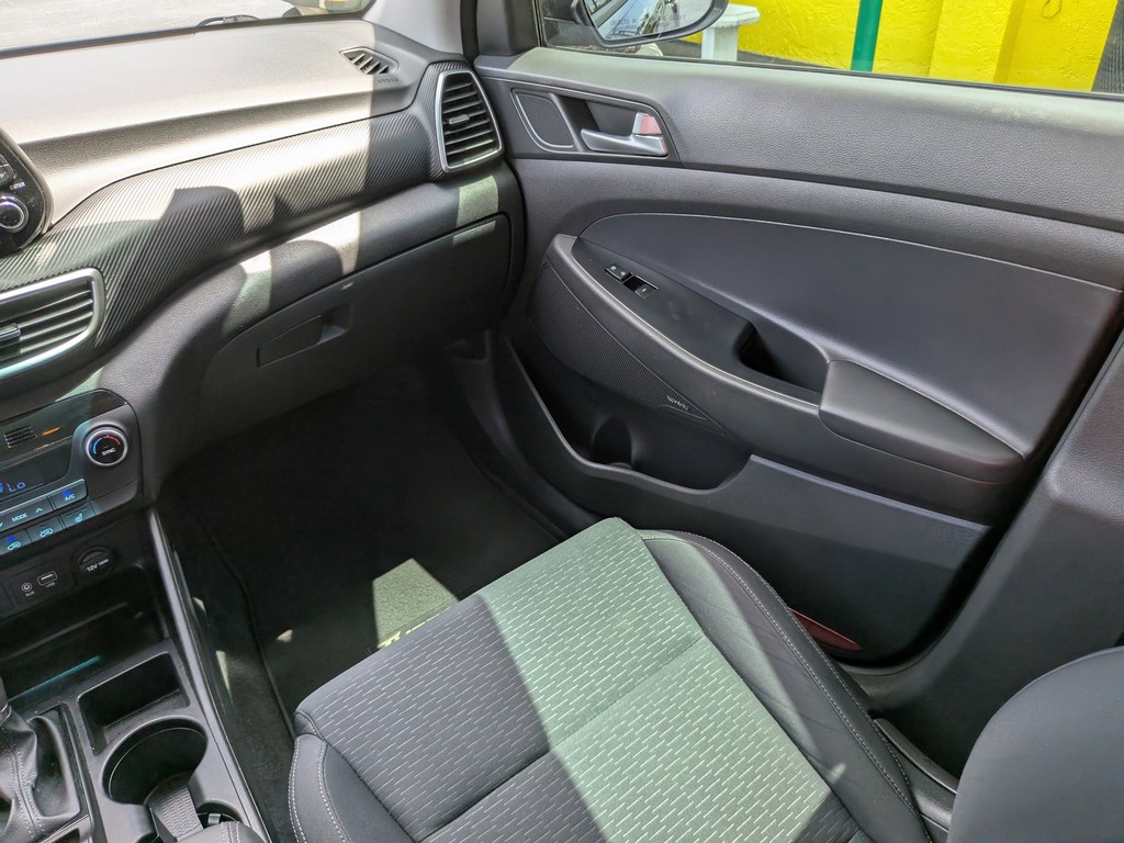 Hyundai Tucson Vehicle Full-screen Gallery Image 15