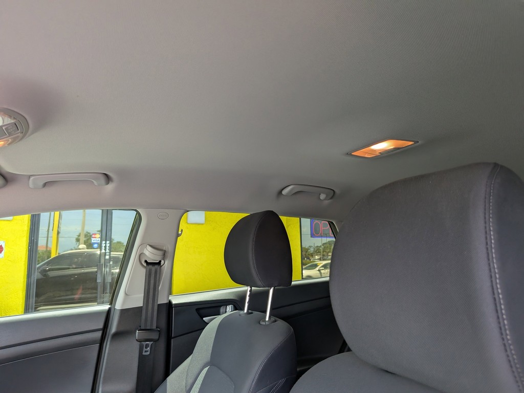 Hyundai Tucson Vehicle Full-screen Gallery Image 19