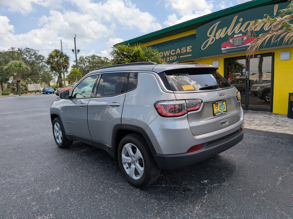 Jeep Compass Vehicle Full-screen Gallery Image 03