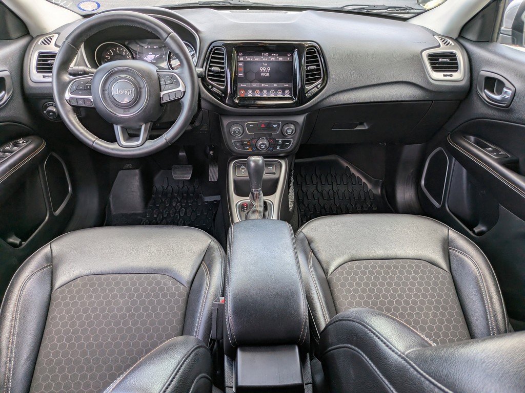 Jeep Compass Vehicle Full-screen Gallery Image 12