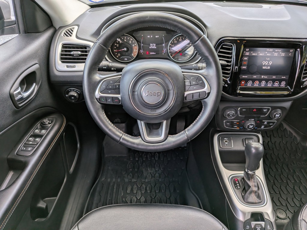 Jeep Compass Vehicle Full-screen Gallery Image 13