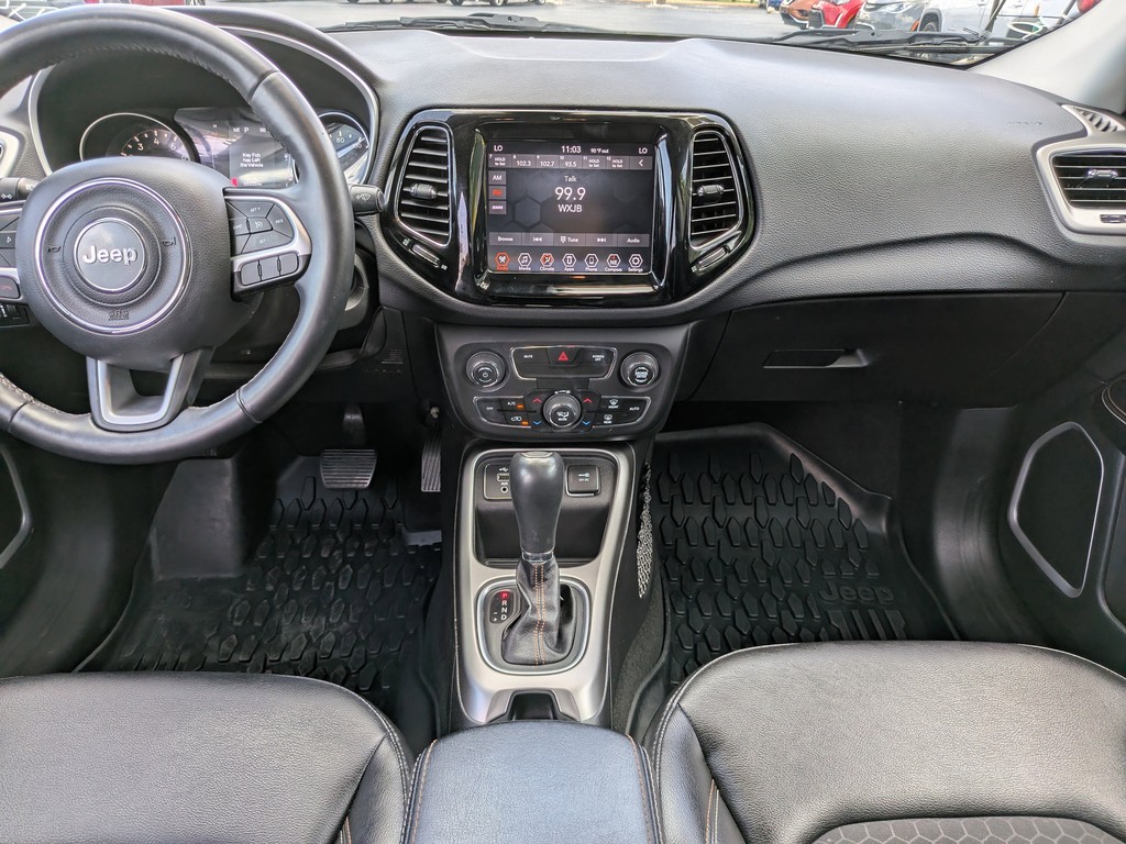 Jeep Compass Vehicle Full-screen Gallery Image 14