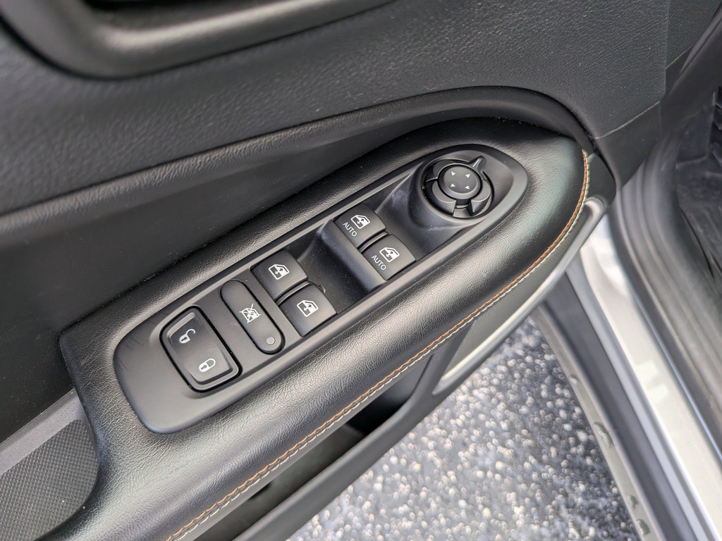 Jeep Compass Vehicle Full-screen Gallery Image 17