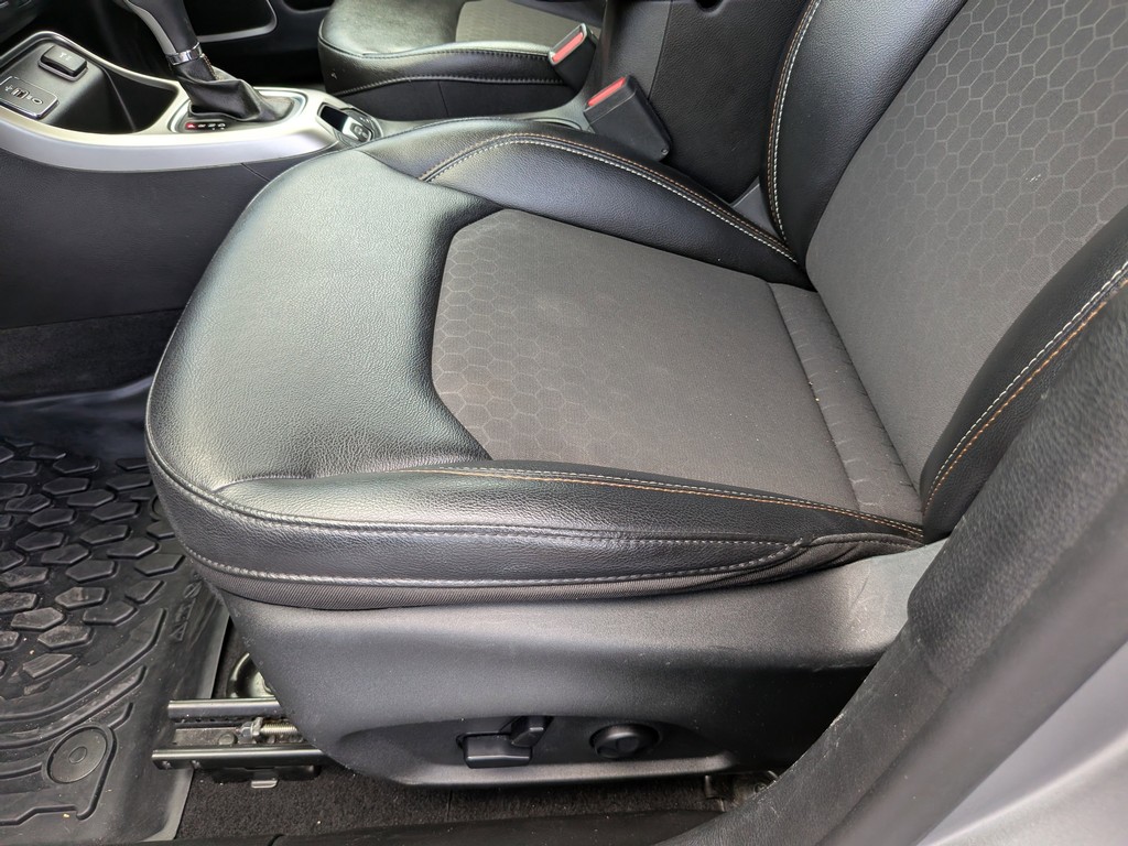 Jeep Compass Vehicle Full-screen Gallery Image 18