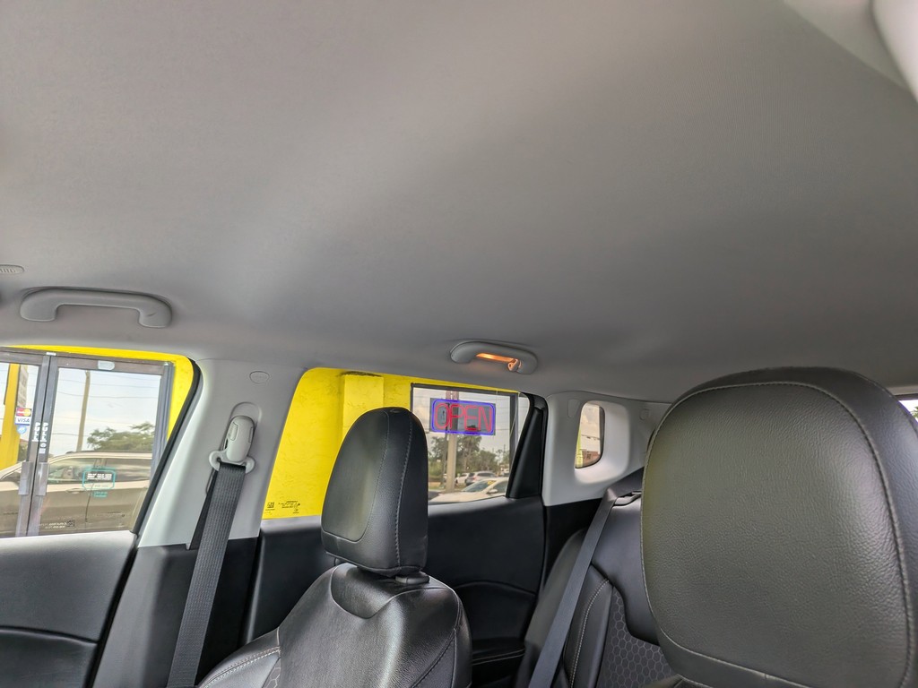 Jeep Compass Vehicle Full-screen Gallery Image 19