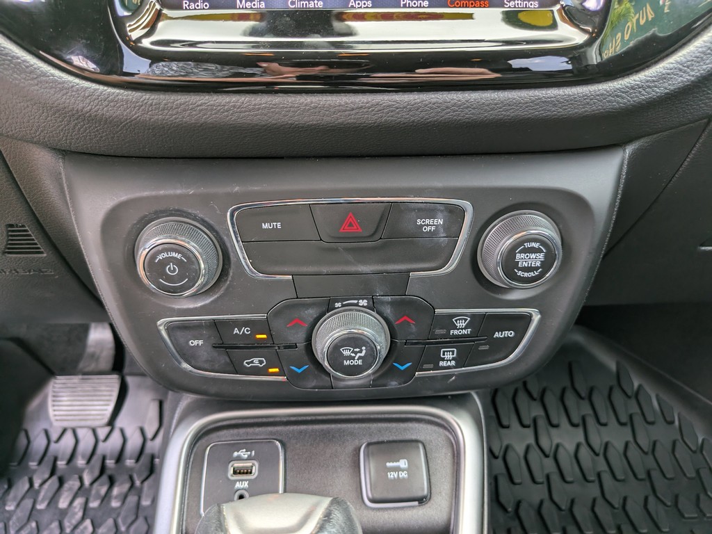 Jeep Compass Vehicle Full-screen Gallery Image 22