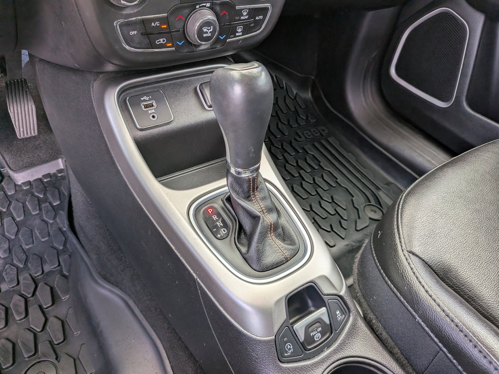 Jeep Compass Vehicle Full-screen Gallery Image 23