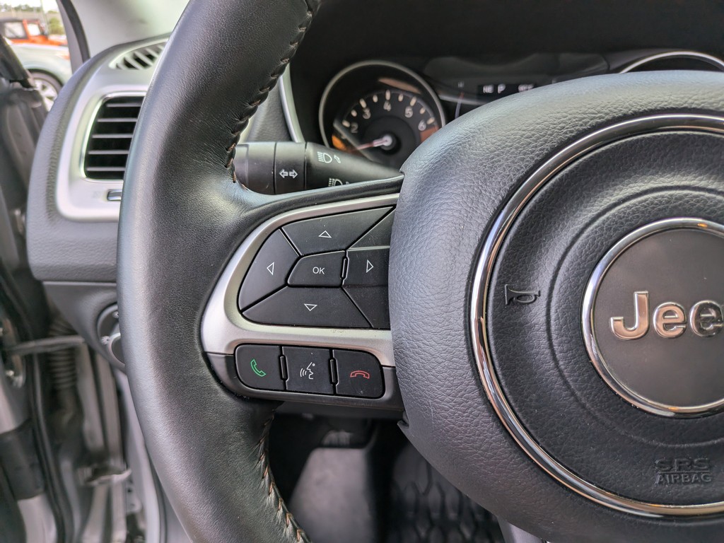Jeep Compass Vehicle Full-screen Gallery Image 26