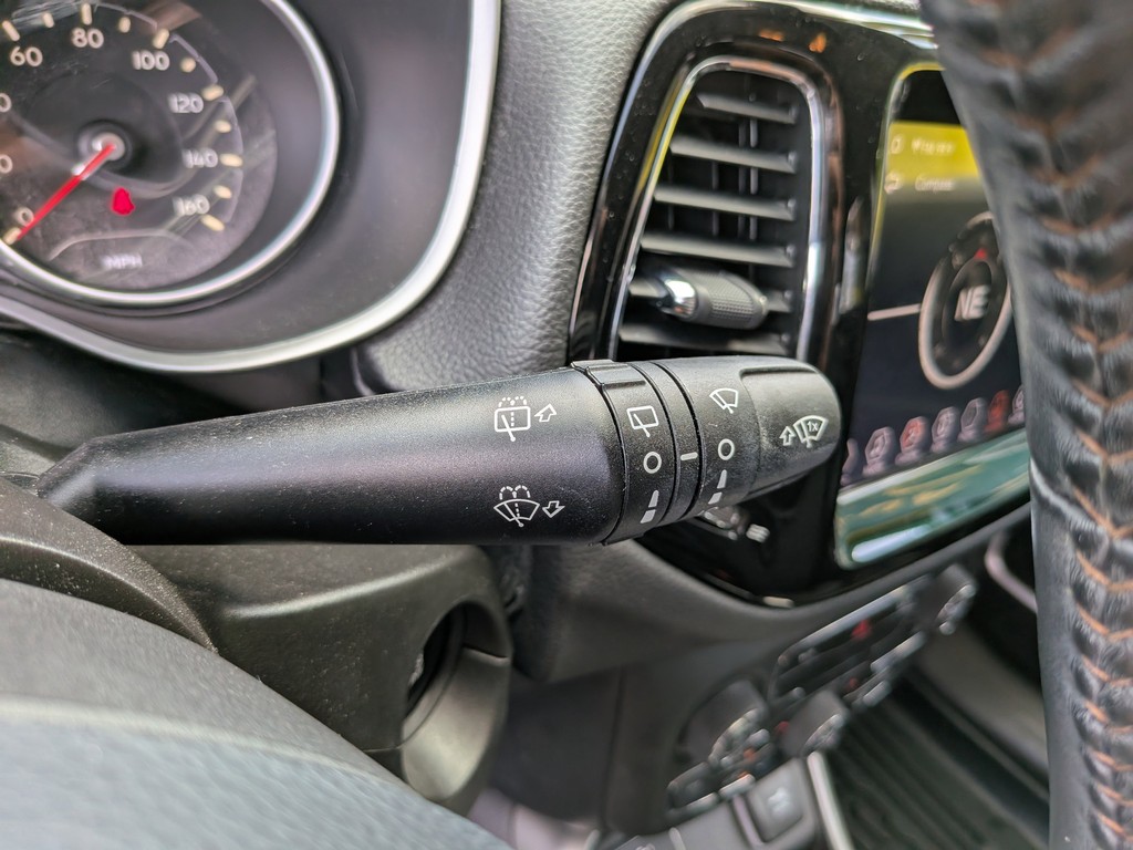 Jeep Compass Vehicle Full-screen Gallery Image 29