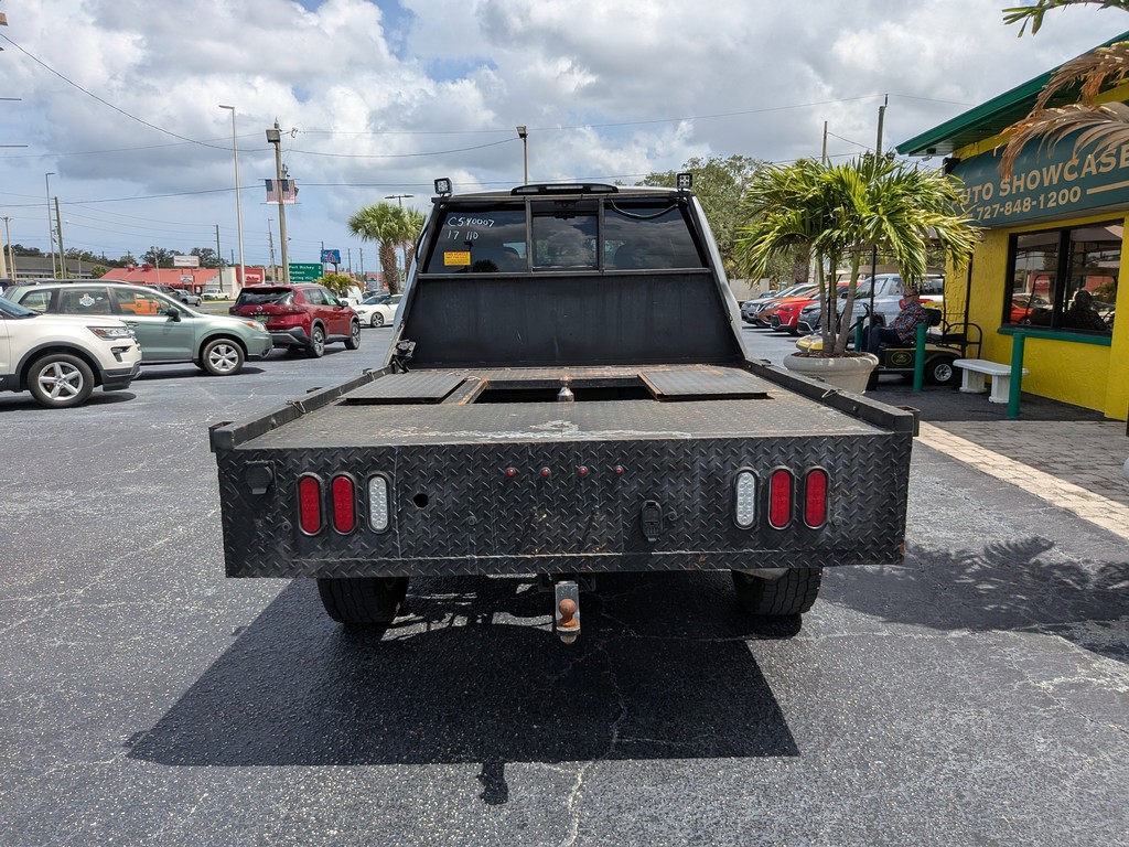 Nissan Titan XD Vehicle Full-screen Gallery Image 04