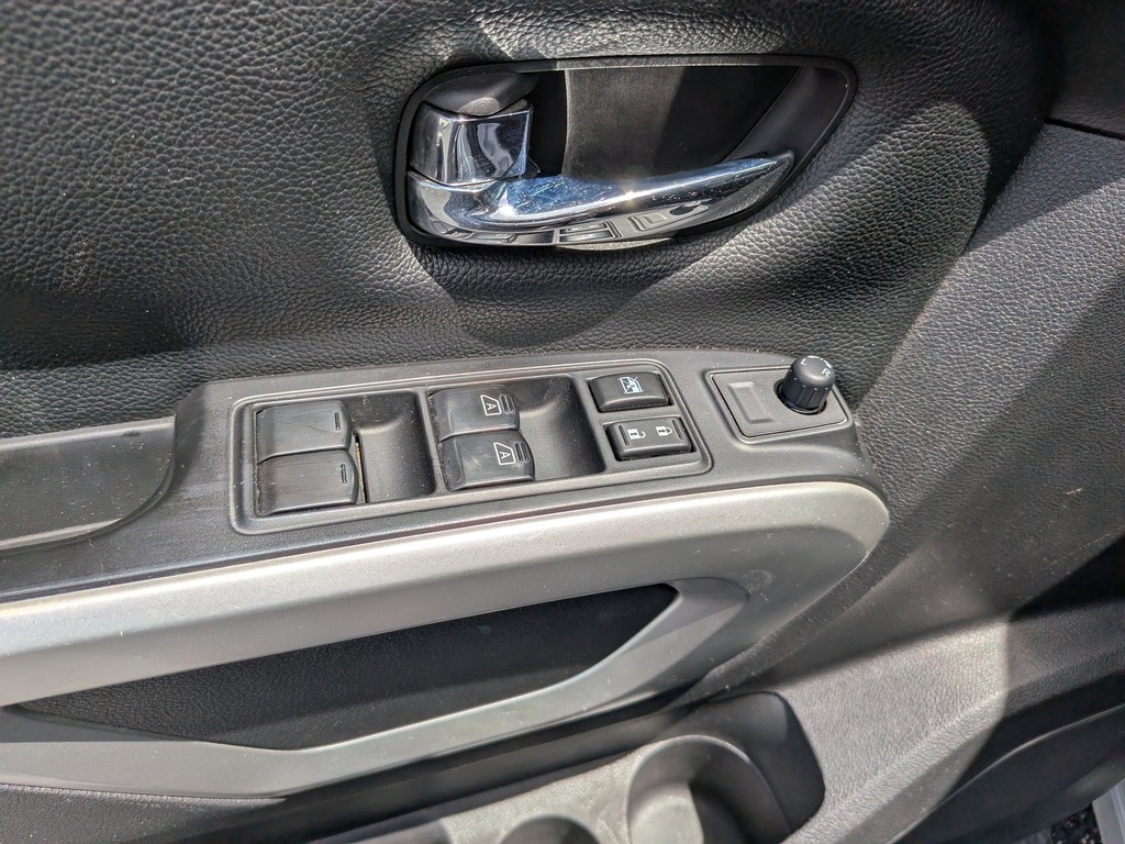 Nissan Titan XD Vehicle Full-screen Gallery Image 16