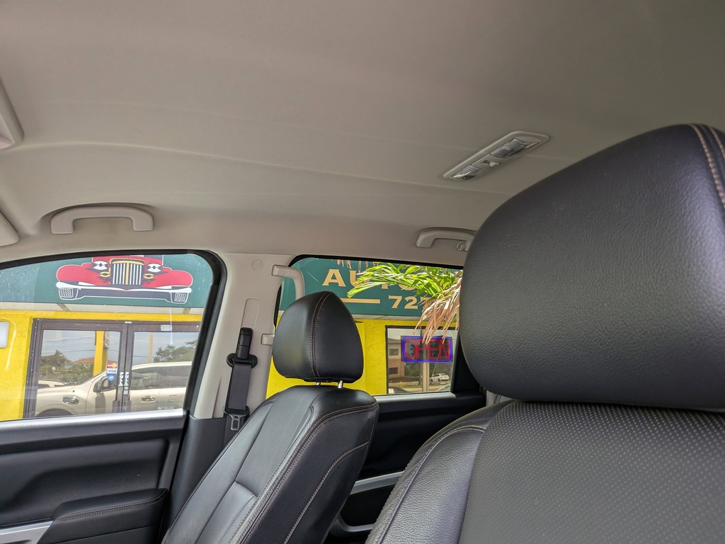 Nissan Titan XD Vehicle Full-screen Gallery Image 20