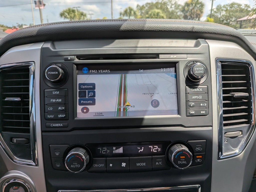 Nissan Titan XD Vehicle Full-screen Gallery Image 22