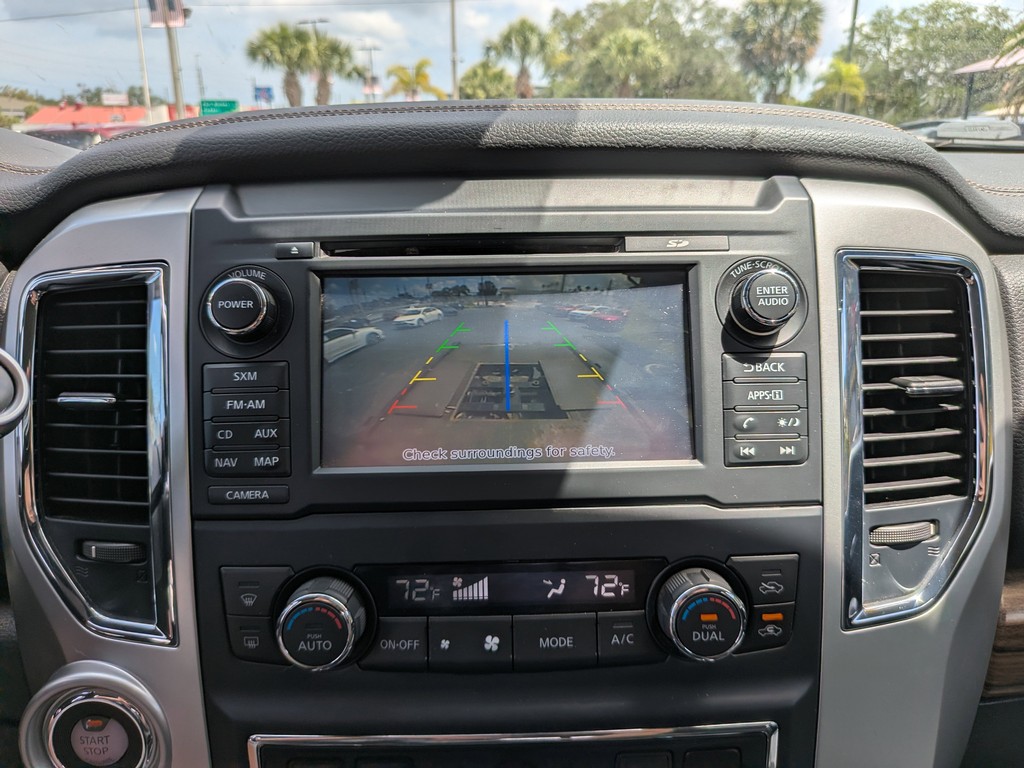 Nissan Titan XD Vehicle Full-screen Gallery Image 23