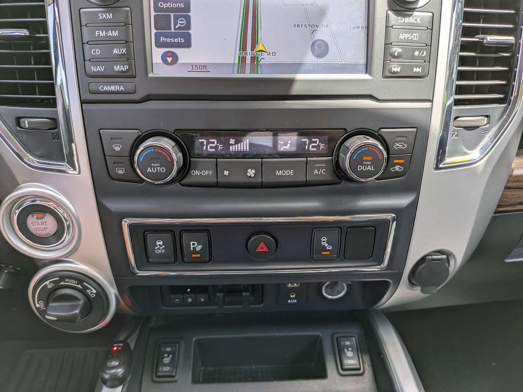 Nissan Titan XD Vehicle Full-screen Gallery Image 24