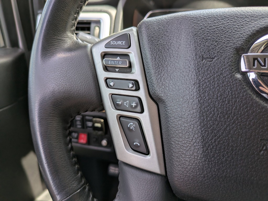 Nissan Titan XD Vehicle Full-screen Gallery Image 28