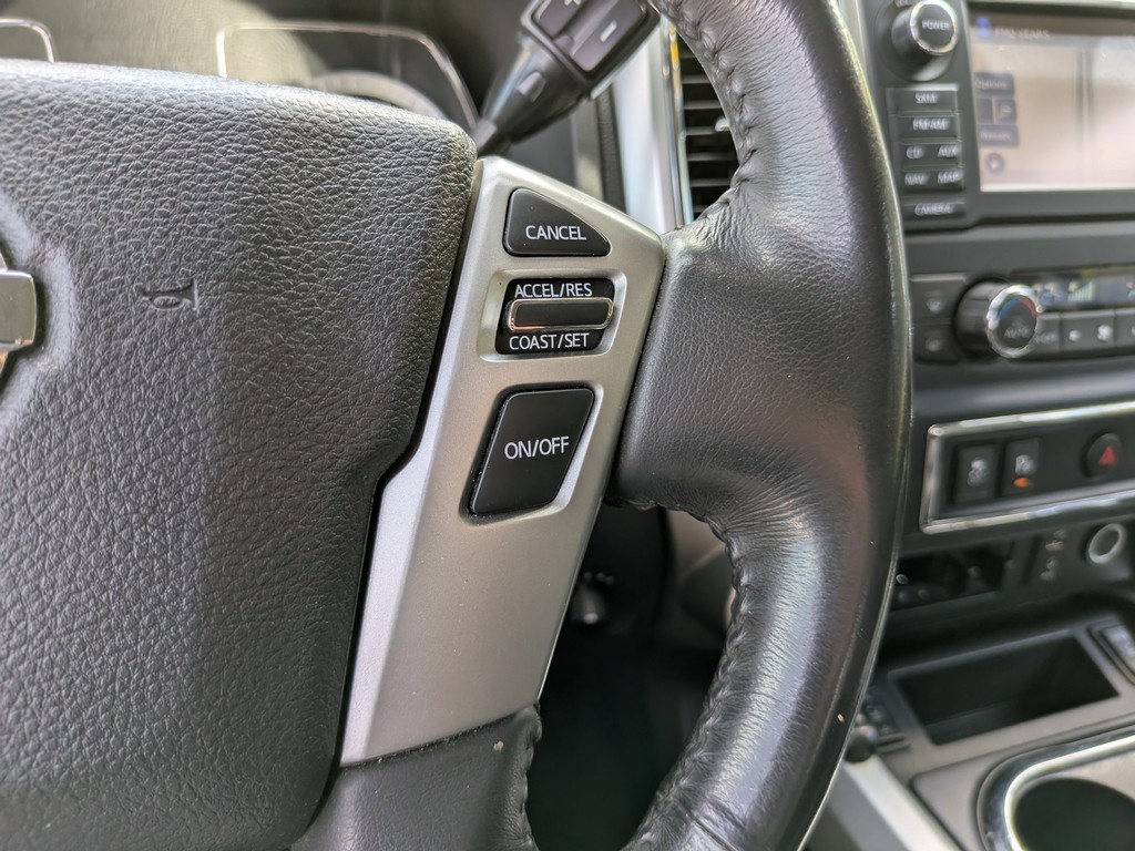 Nissan Titan XD Vehicle Full-screen Gallery Image 30