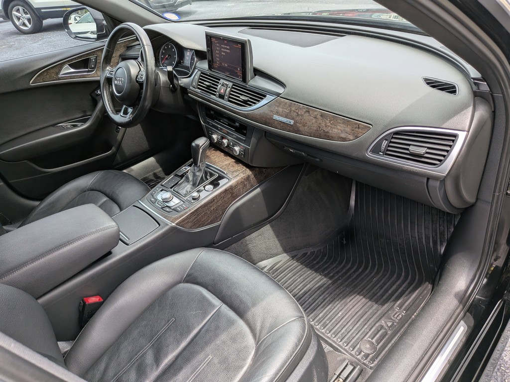 Audi A6 Vehicle Full-screen Gallery Image 12
