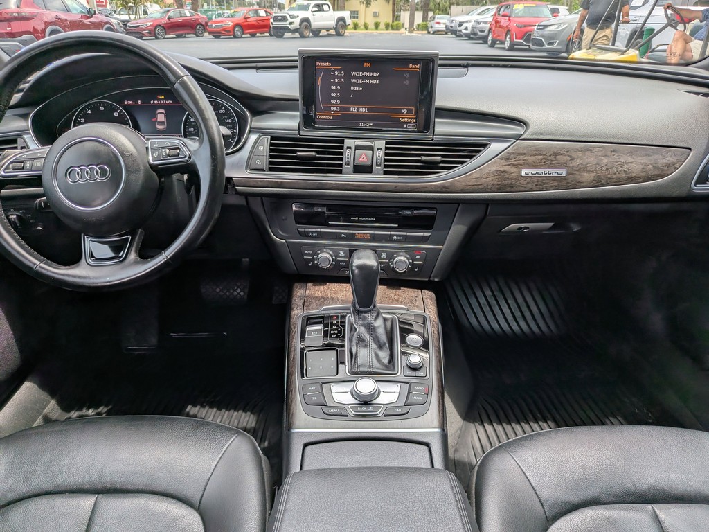 Audi A6 Vehicle Full-screen Gallery Image 15